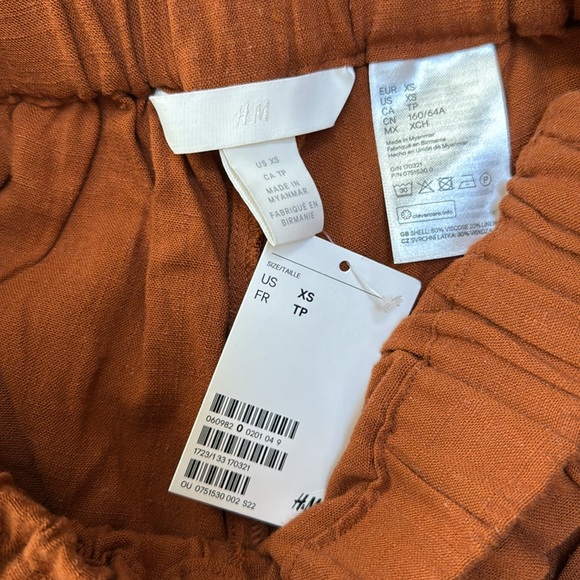 H&M High Waist Rust Shorts - Picture 5 of 6